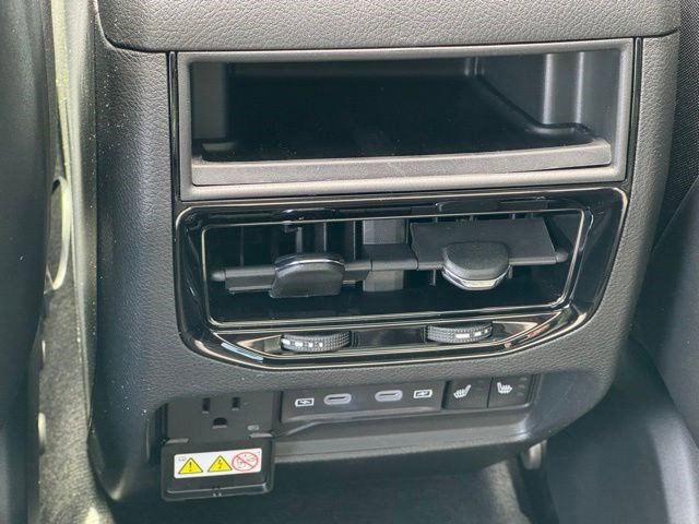 New 2026 Jeep Grand Cherokee Limited w/ Luxury Tech Group II AWD/4WD image 35