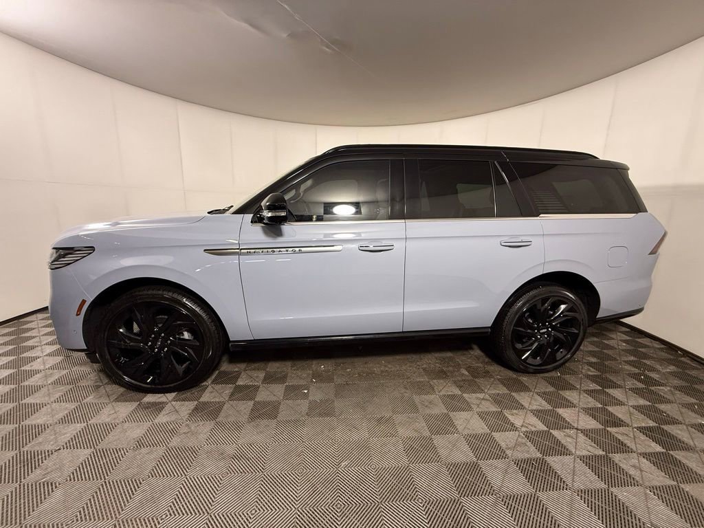 Certified 2025 Lincoln Navigator Reserve image 2