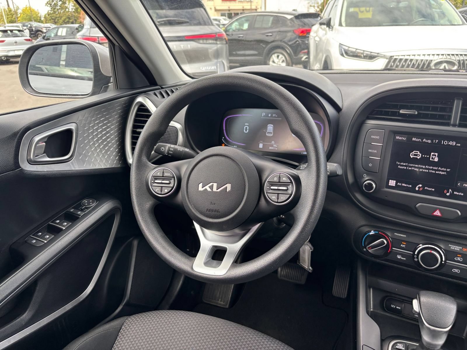 Used 2025 Kia Soul LX w/ LX Technology Package FWD image 27