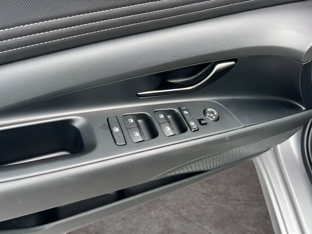 Used 2025 Hyundai Elantra Sport image 20