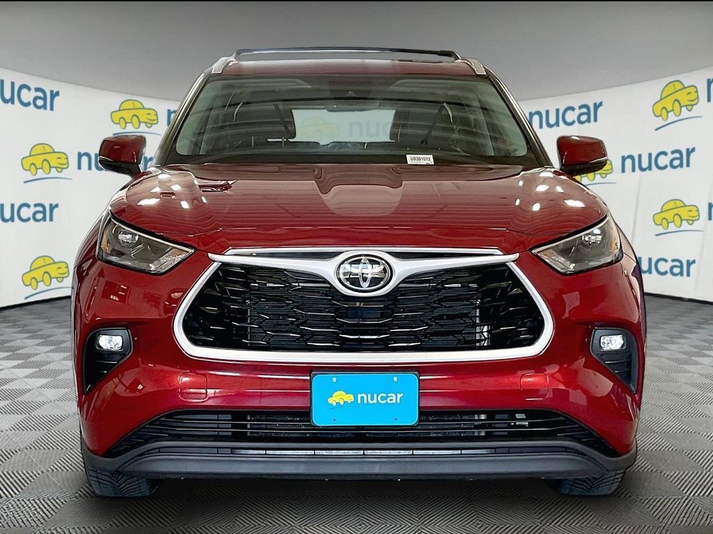 Used 2023 Toyota Highlander XLE AWD/4WD image 2