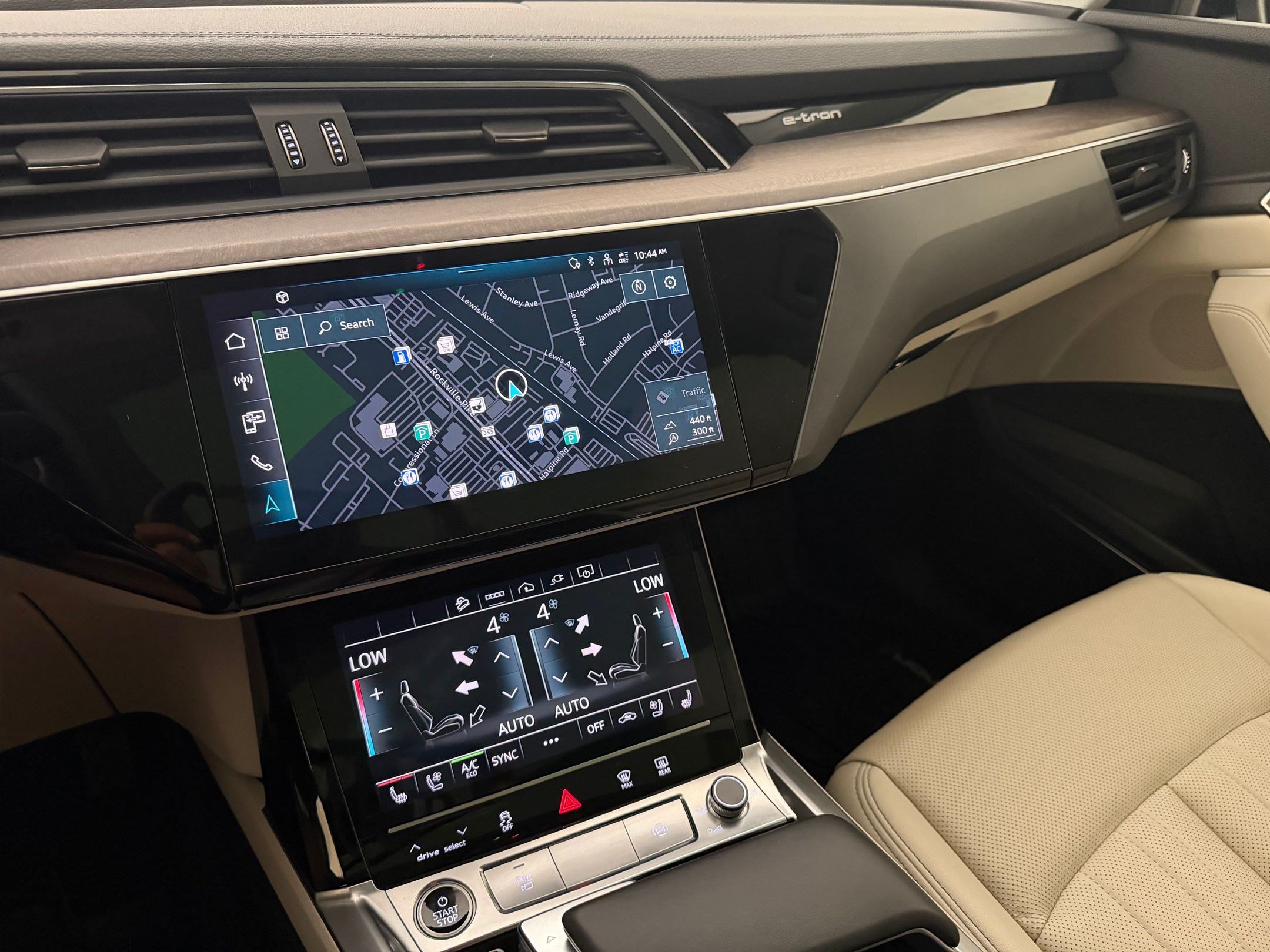 Certified 2024 Audi Q8 e-tron Premium Plus w/ Premium Plus Package AWD/4WD image 19
