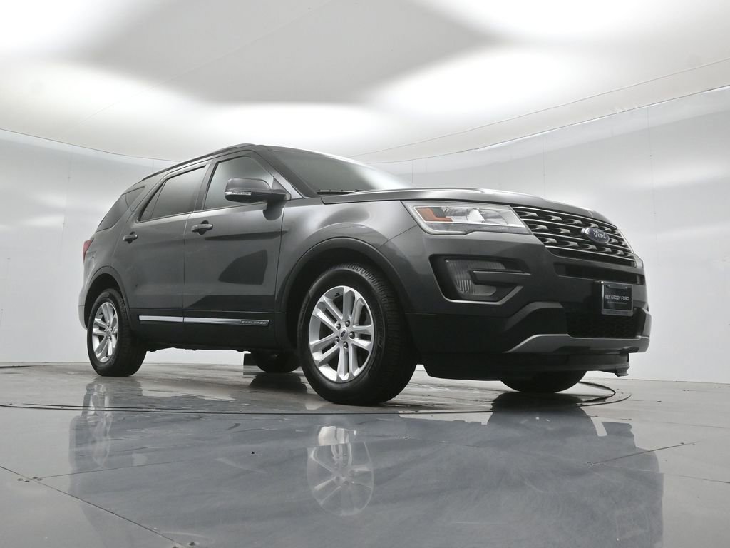 Certified 2017 Ford Explorer XLT w/ Equipment Group 202A FWD image 49