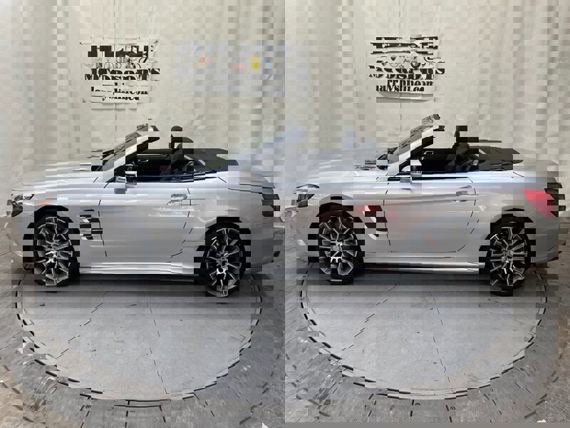 Used 2017 Mercedes-Benz SL 550 image 1
