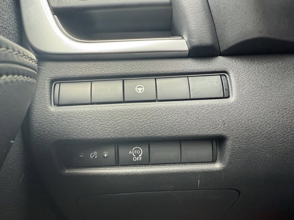 Used 2023 Nissan Rogue SV image 42