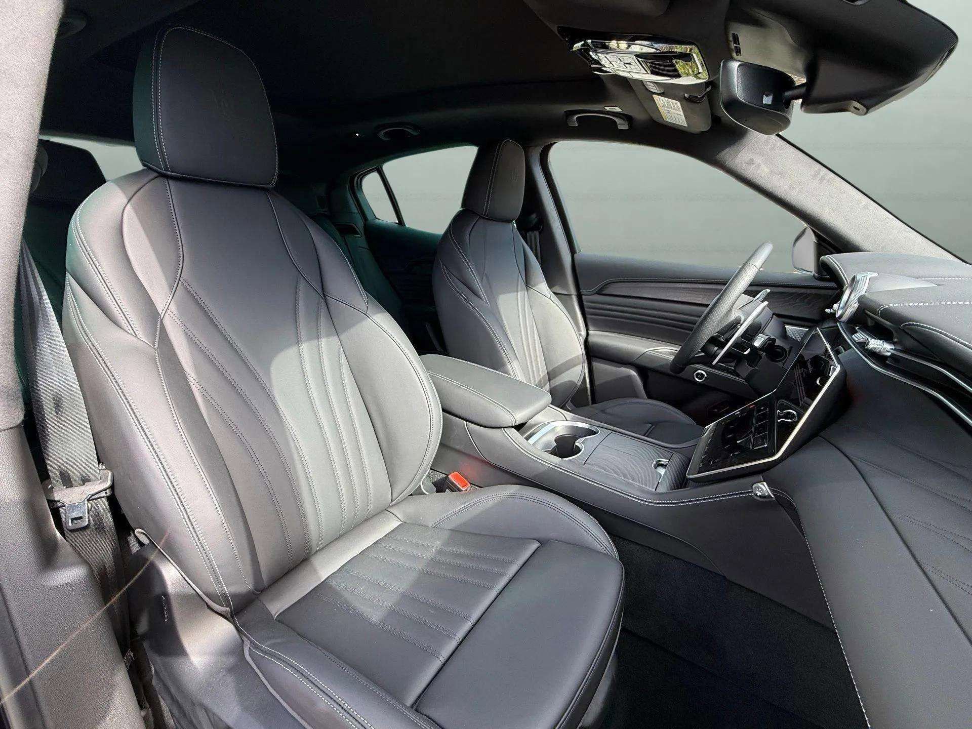 New 2025 Maserati Grecale GT image 14