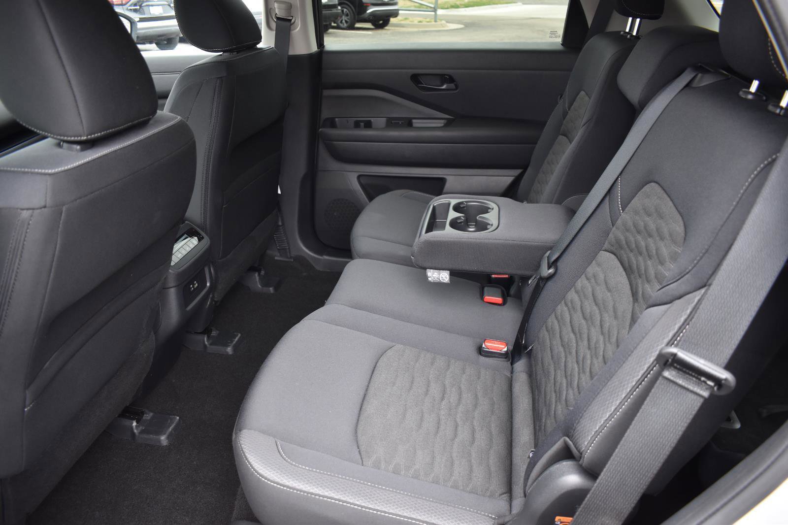 Used 2025 Nissan Pathfinder SV image 19