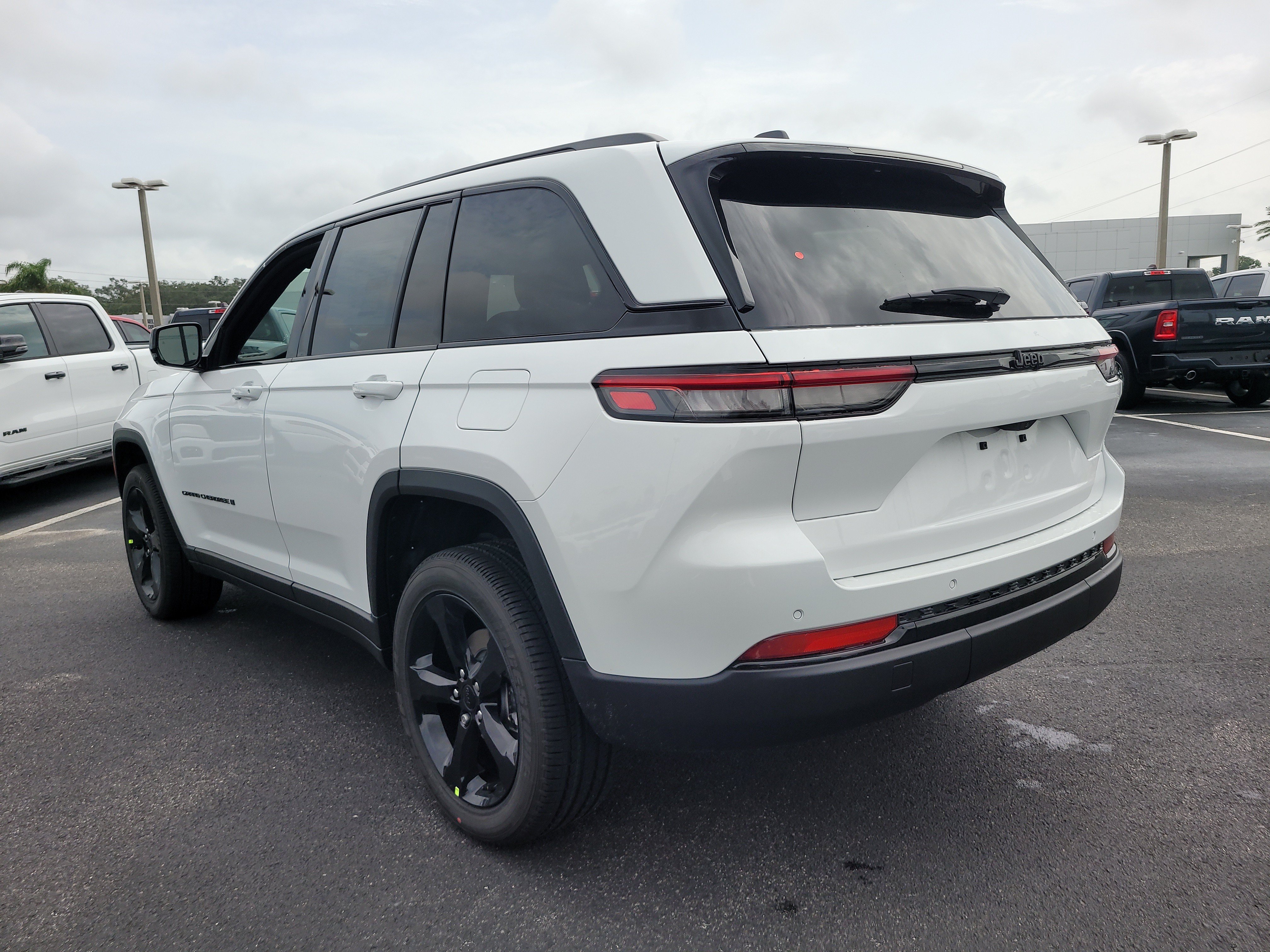 New 2025 Jeep Grand Cherokee Altitude RWD image 8