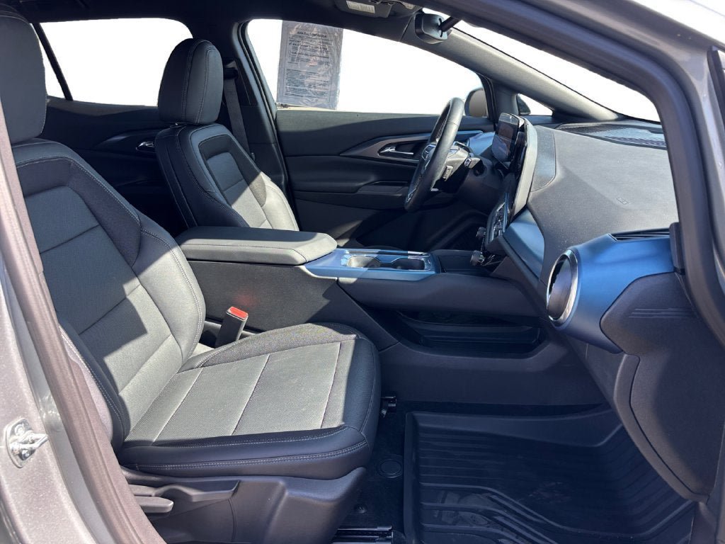 Certified 2024 Chevrolet Equinox EV LT w/ LPO, Blackout Package AWD/4WD image 17