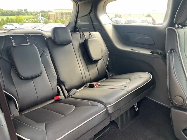 New 2026 Chrysler Pacifica Limited w/ S Appearance Package image 12