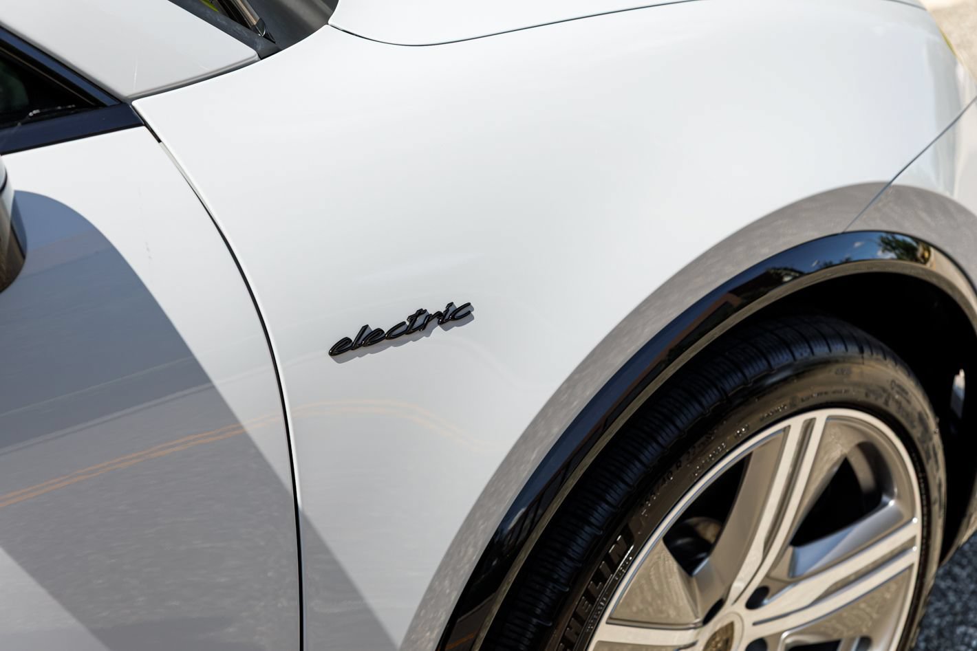 Used 2025 Porsche Macan Turbo Electric AWD/4WD image 13