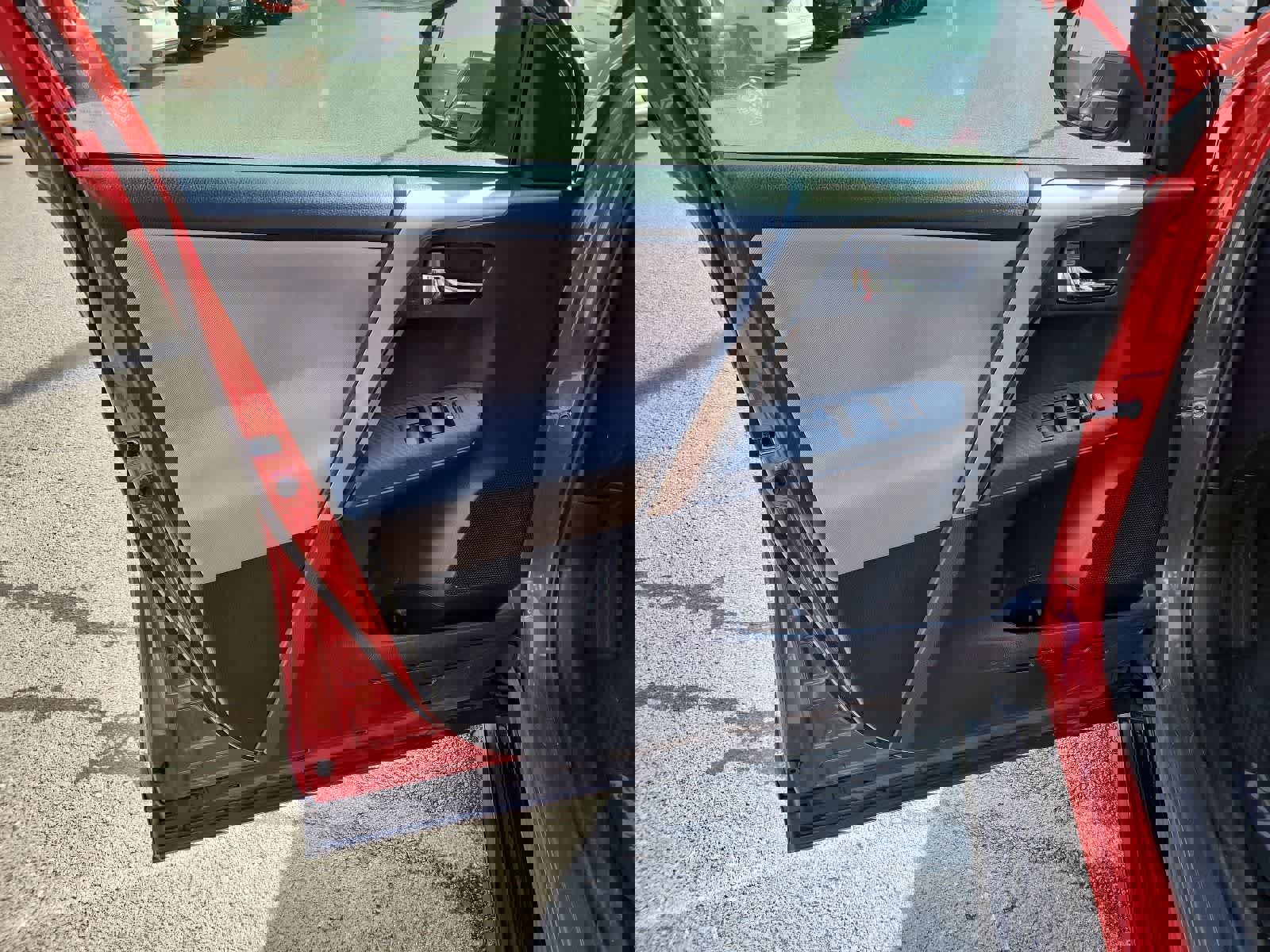 Used 2015 Toyota RAV4 XLE FWD image 16