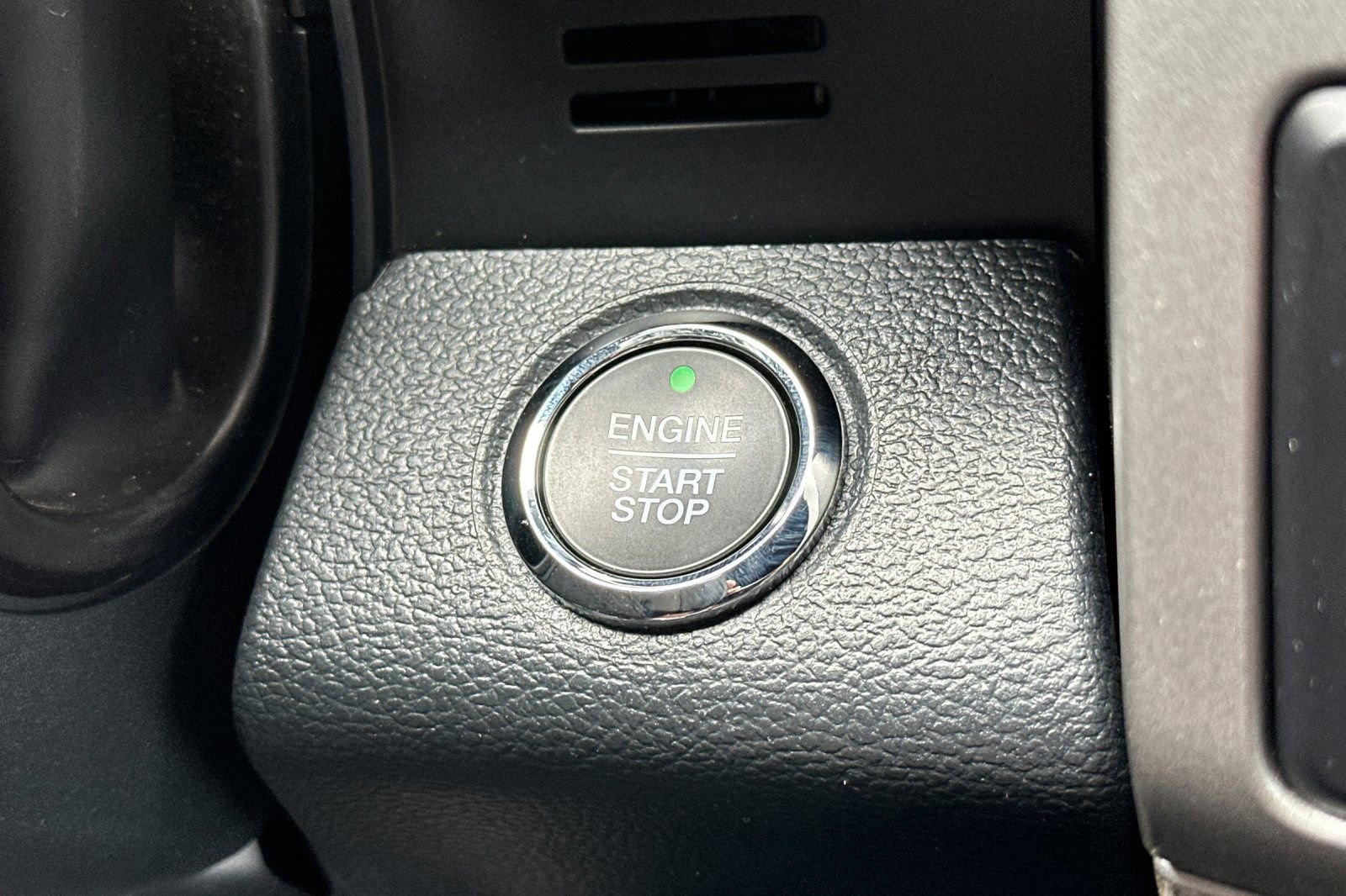 Used 2022 Ford F250 Lariat w/ Black Appearance Package AWD/4WD image 23