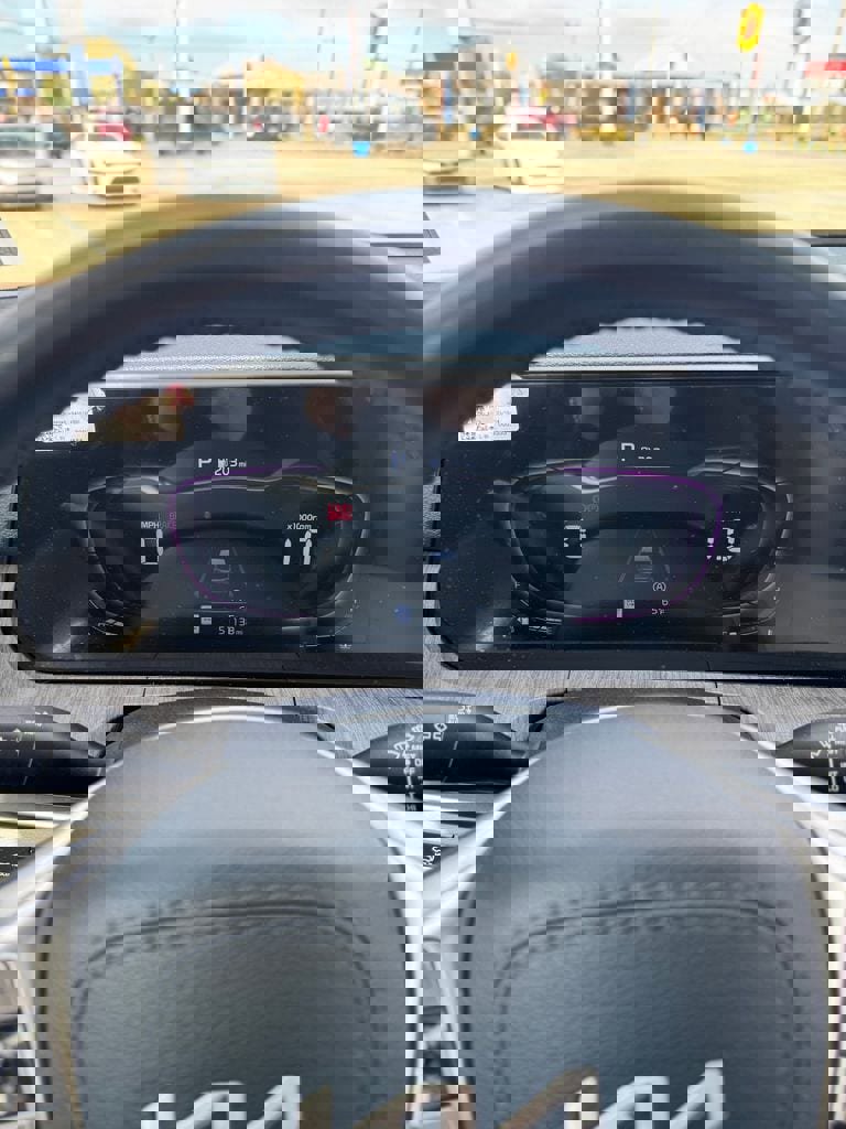 Used 2024 Kia Telluride EX w/ EX Captain's Chair Package image 19