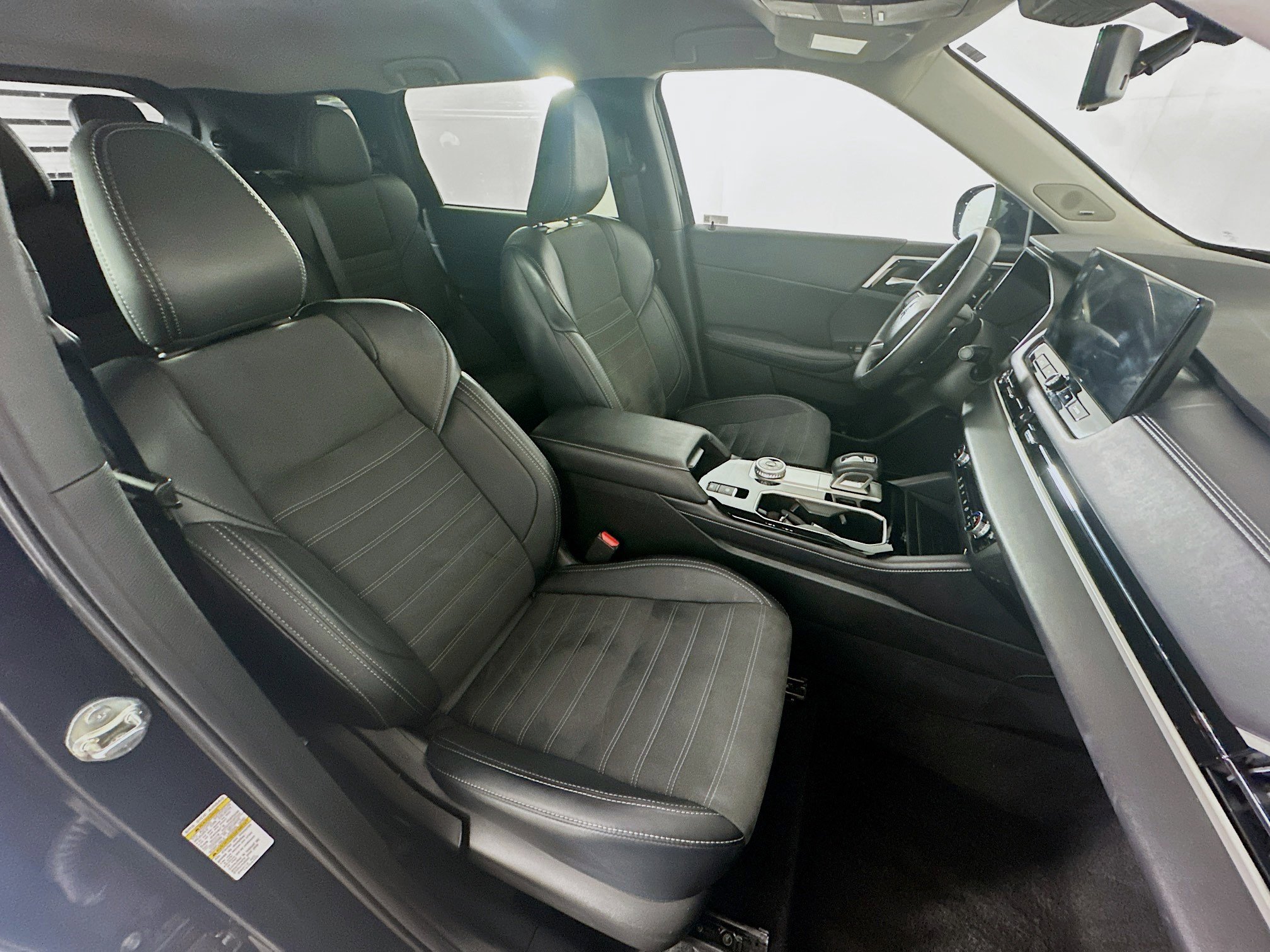 Used 2025 Mitsubishi Outlander SE FWD image 33
