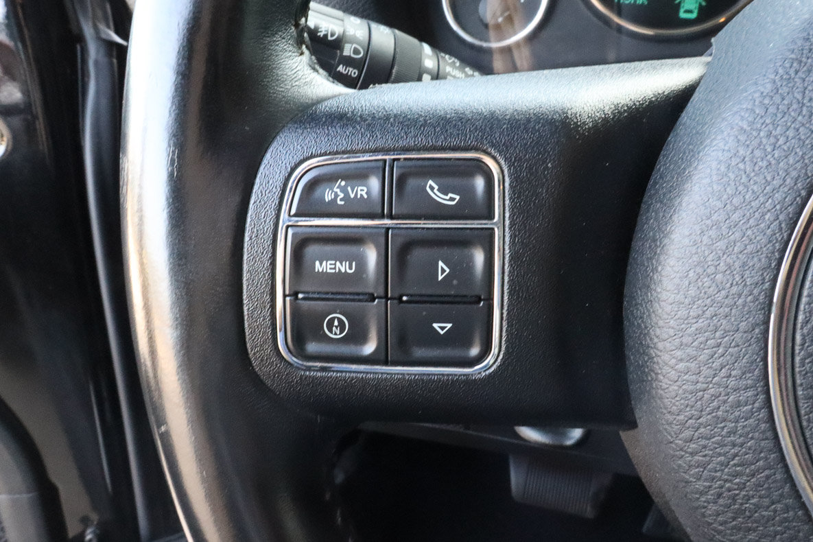 Used 2018 Jeep Wrangler Unlimited Rubicon w/ Connectivity Group AWD/4WD image 29
