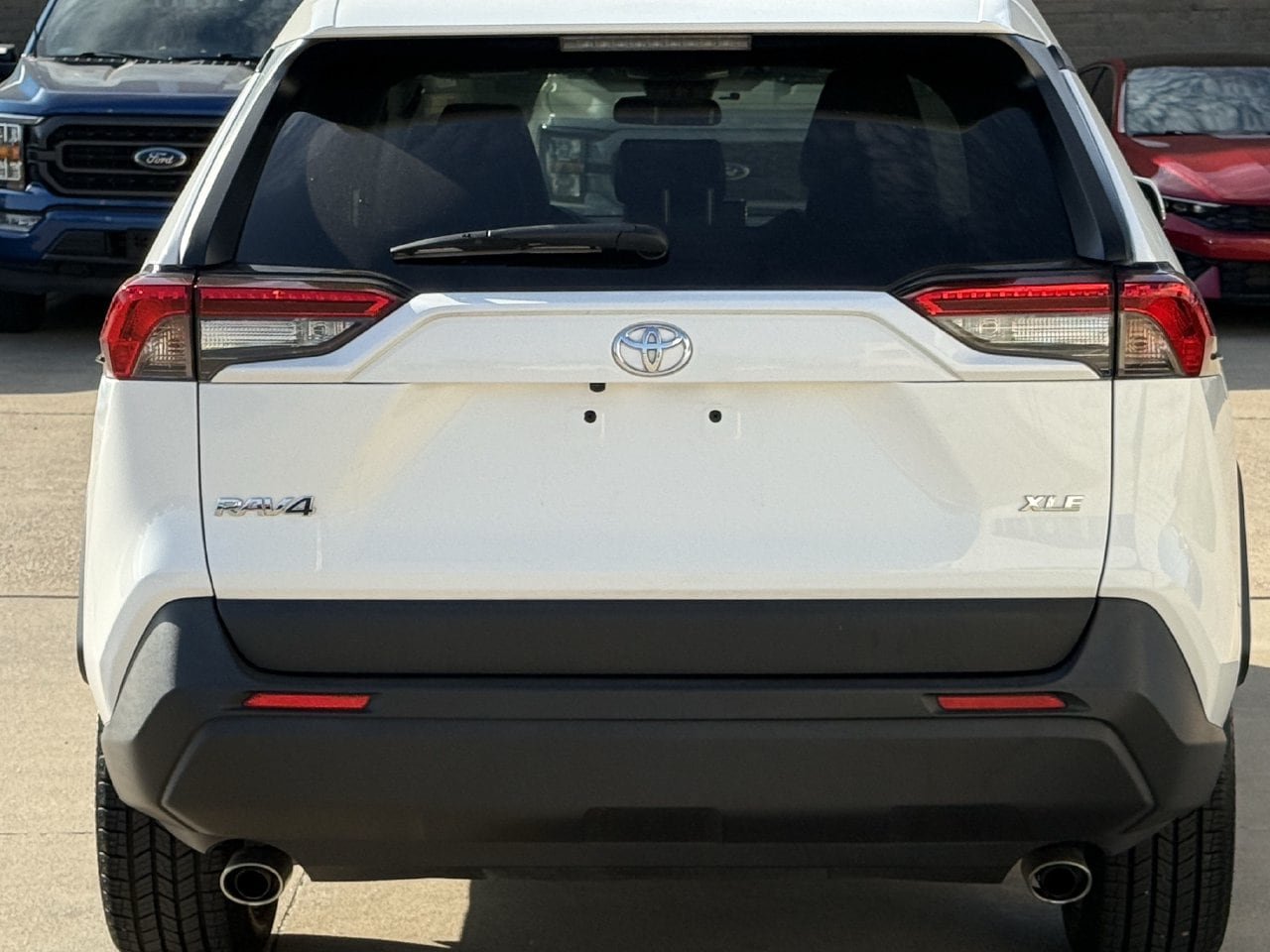 Used 2020 Toyota RAV4 XLE Premium FWD image 6