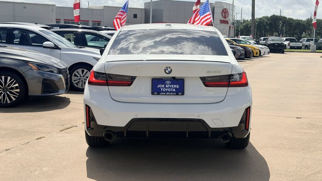 Used 2026 BMW 330i Sedan w/ M Sport Package RWD image 8