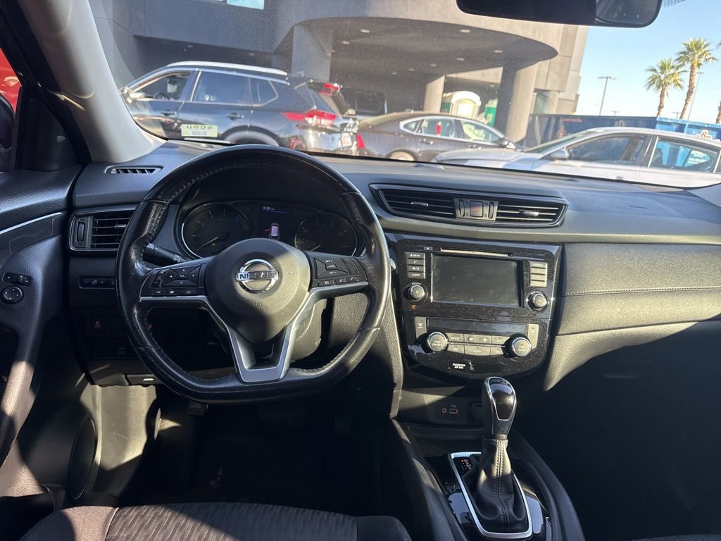 Used 2018 Nissan Rogue SV image 11