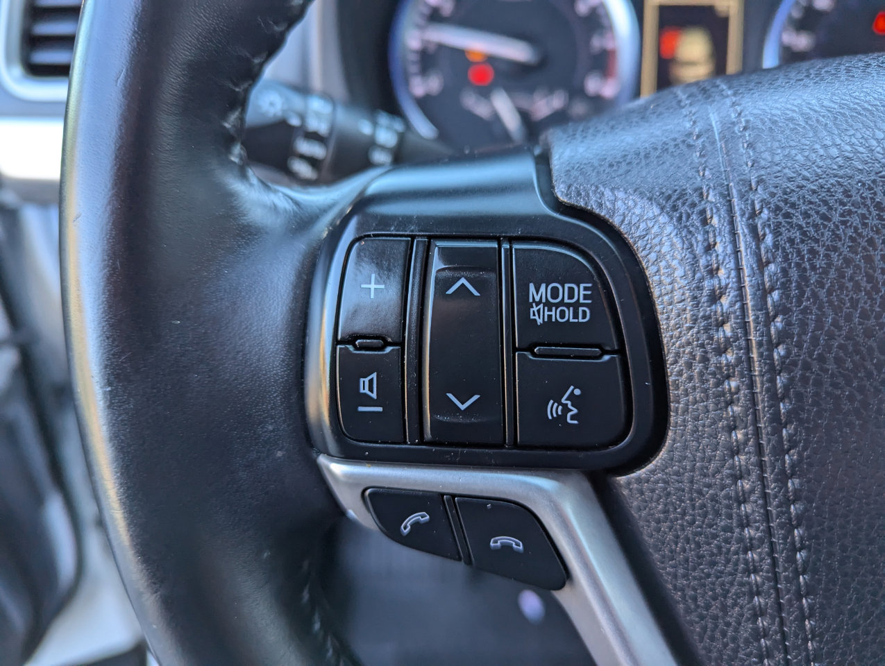 Used 2018 Toyota Highlander XLE image 16