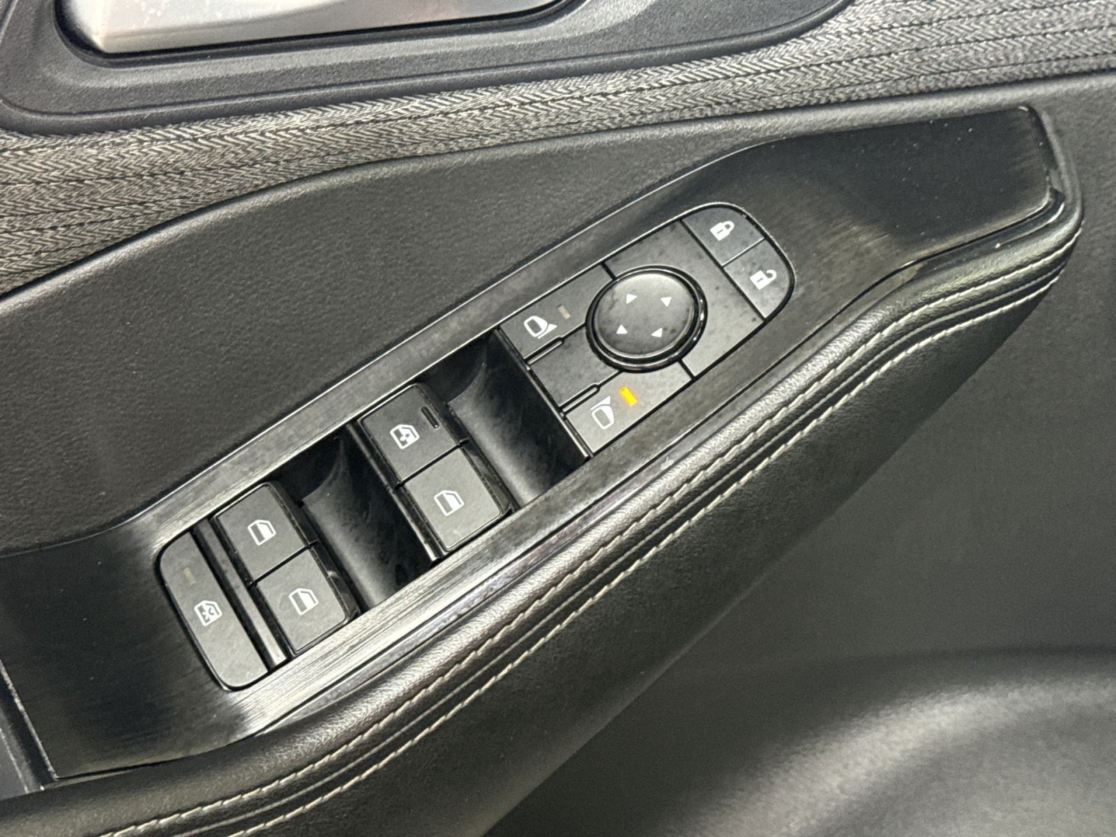 Used 2023 Nissan Rogue SV FWD image 27