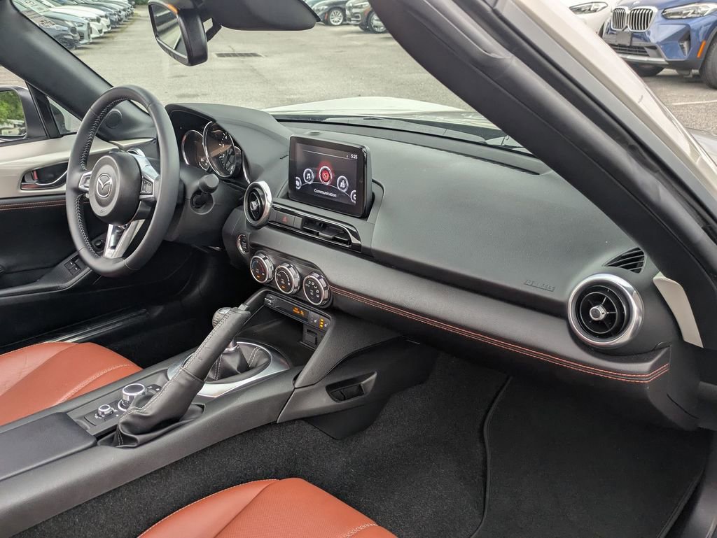 Used 2022 MAZDA MX-5 Miata RF Grand Touring RWD image 21
