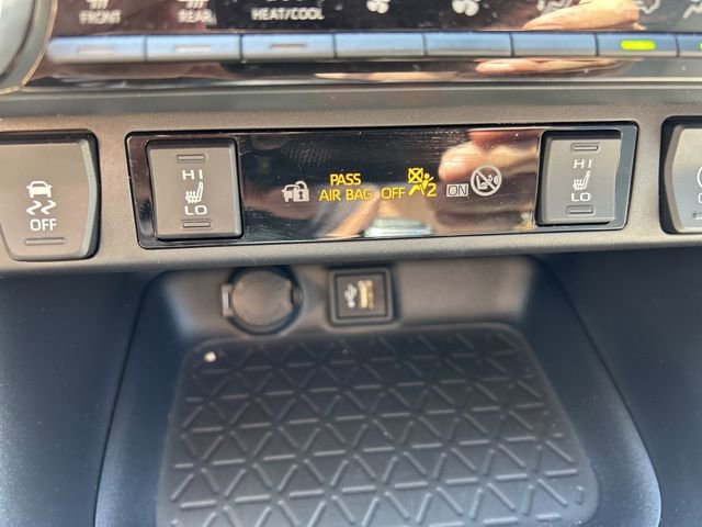 Used 2025 Toyota RAV4 XLE Premium w/ Weather Package AWD/4WD image 19