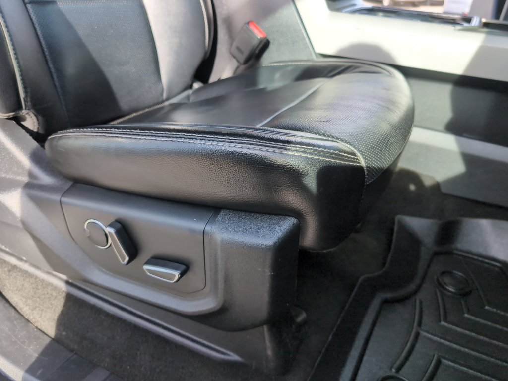 Used 2017 Ford F250 Lariat w/ Chrome Package image 33