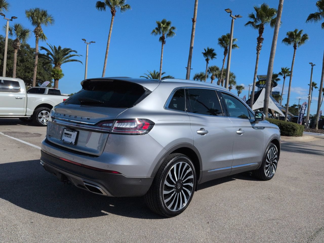 Certified 2023 Lincoln Nautilus Black Label w/ Class II Trailer Tow Package AWD/4WD image 5