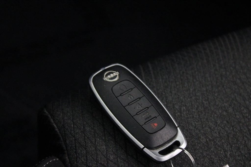 Certified 2025 Nissan Rogue SV FWD image 29