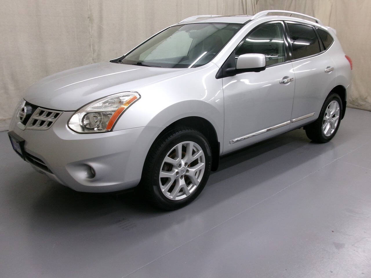 Used 2012 Nissan Rogue SL AWD/4WD image 2