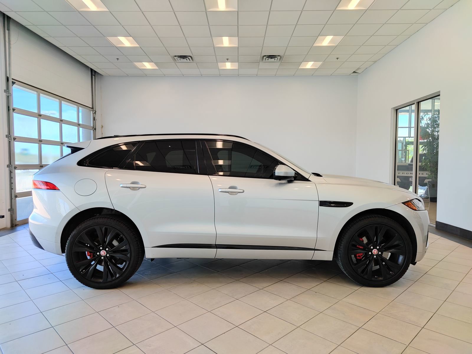Used 2020 Jaguar F-PACE S AWD/4WD image 2