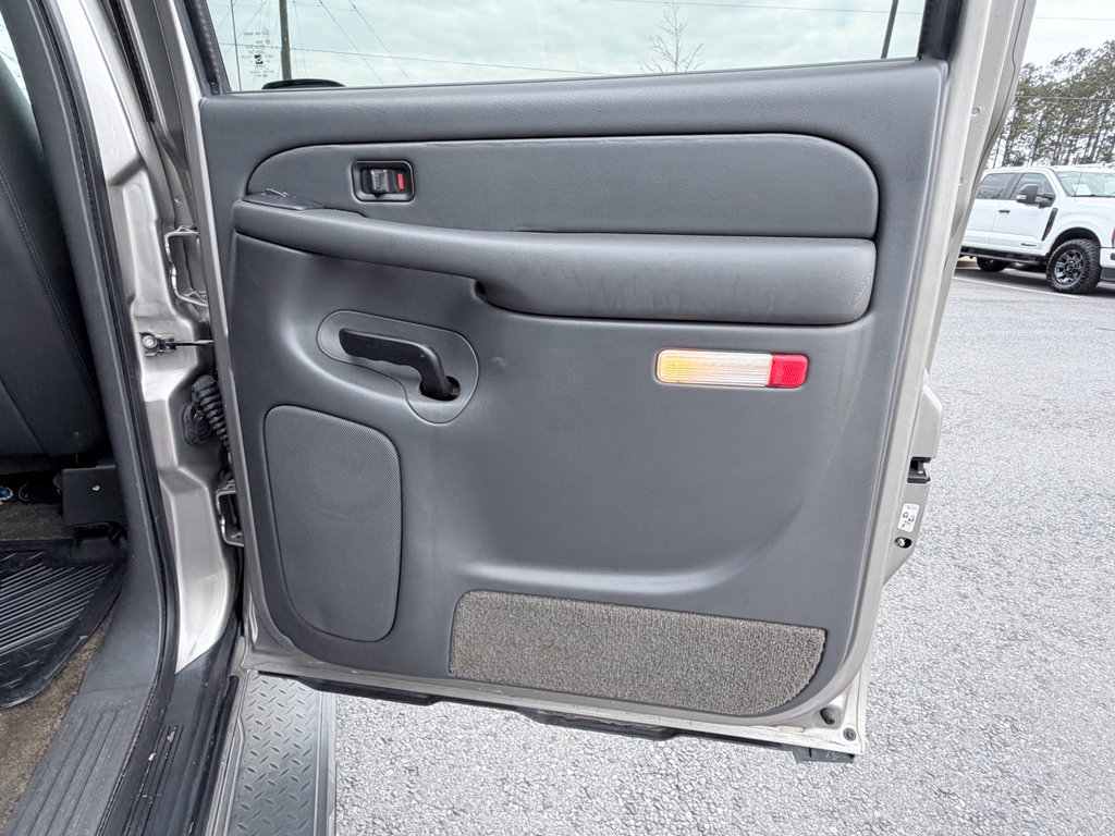 Used 2003 Chevrolet Avalanche 2WD image 25
