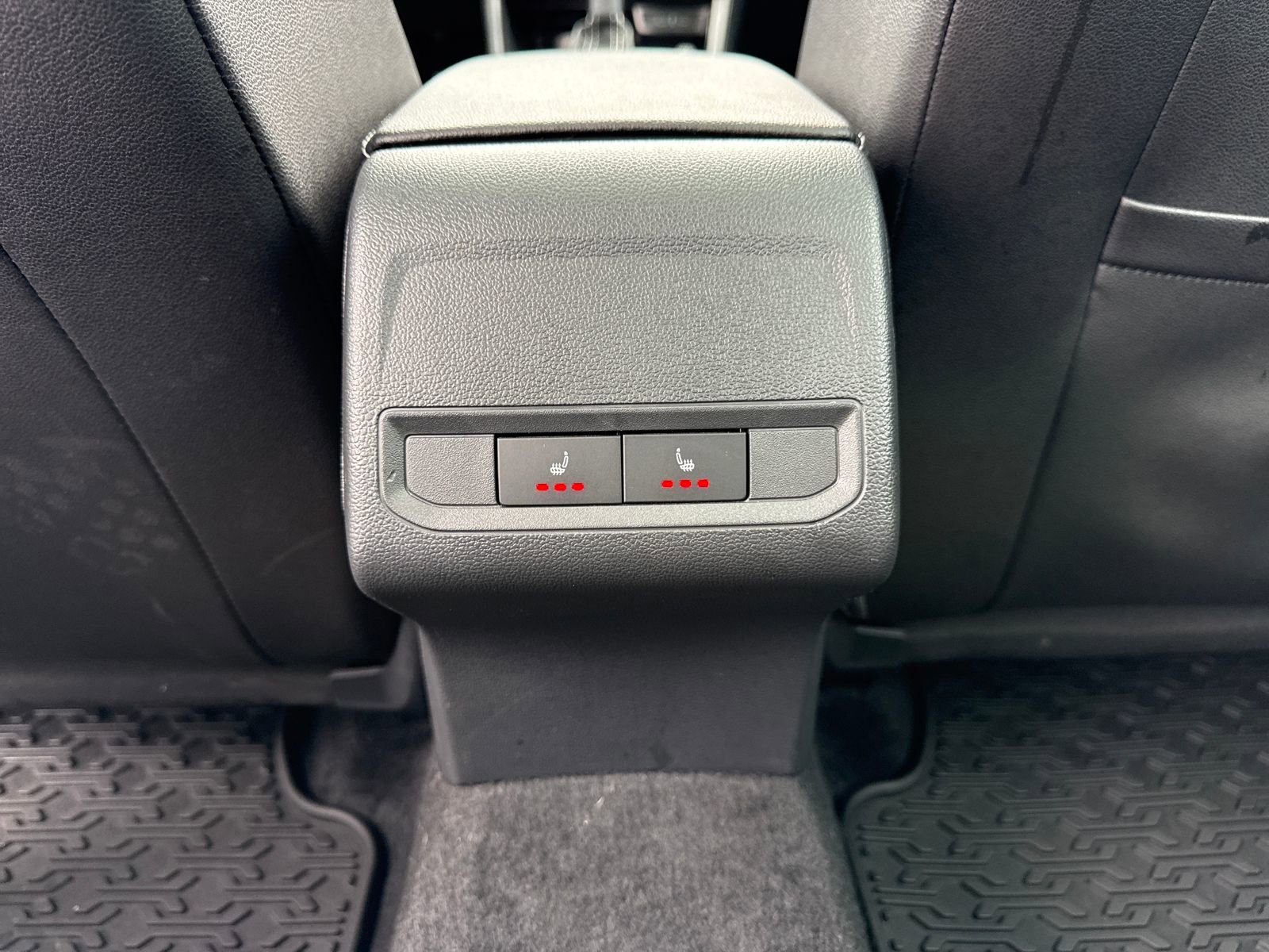 Certified 2025 Volkswagen Jetta SEL FWD image 32