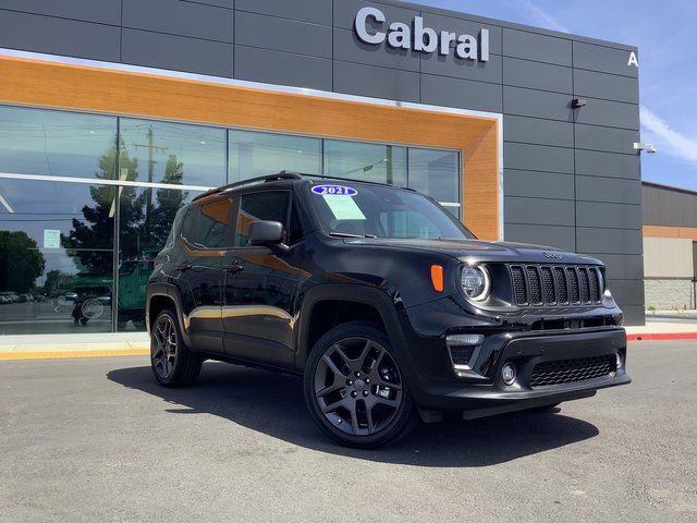 Used 2021 Jeep Renegade Latitude w/ Luxury Group II AWD/4WD image 2