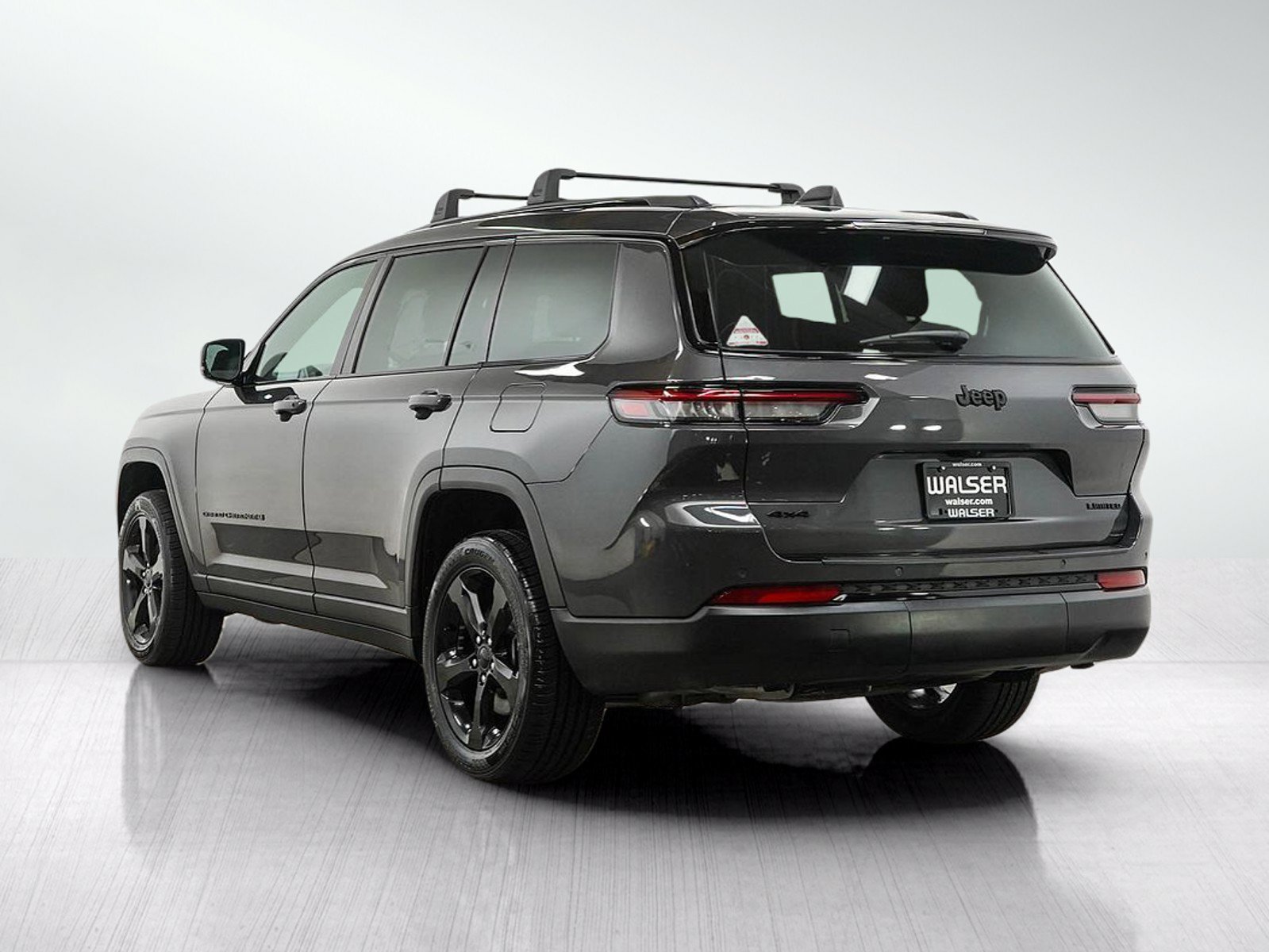 Used 2024 Jeep Grand Cherokee L Limited w/ Black Appearance Package AWD/4WD image 3