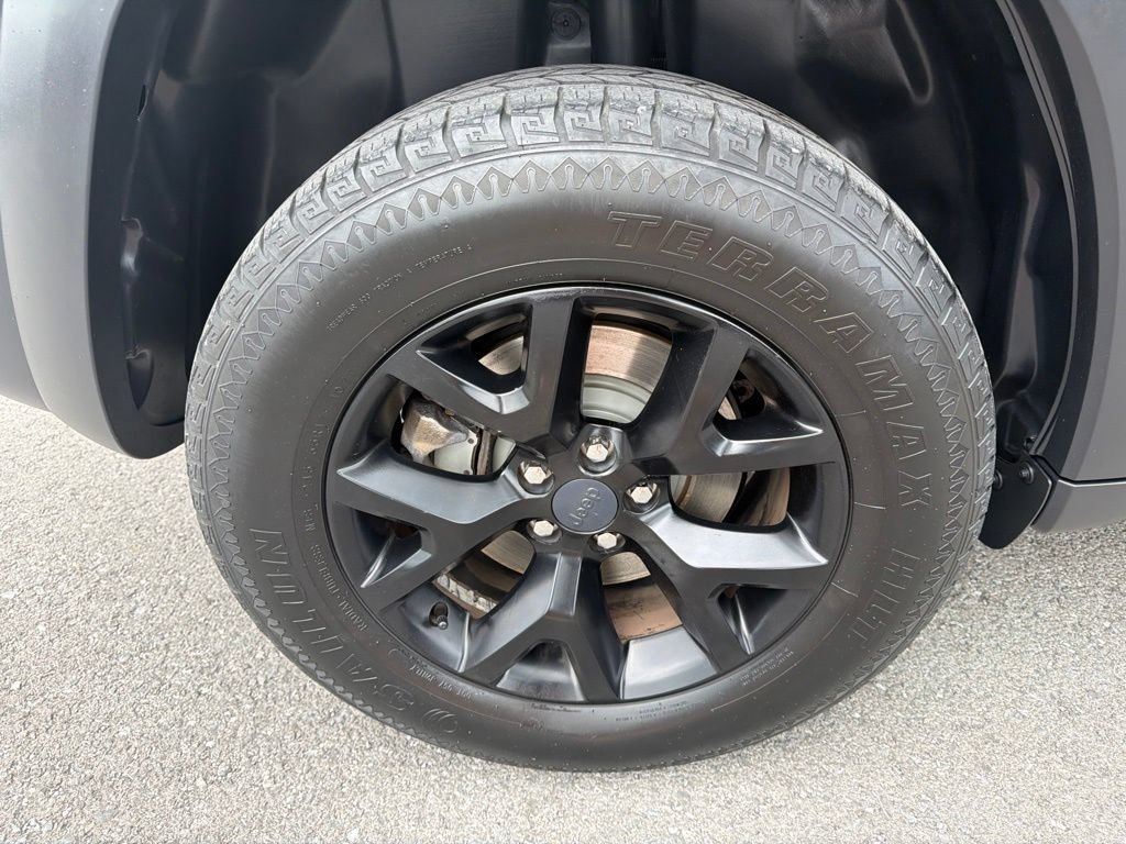 Used 2017 Jeep Cherokee Trailhawk w/ Comfort/Convenience Group AWD/4WD image 13
