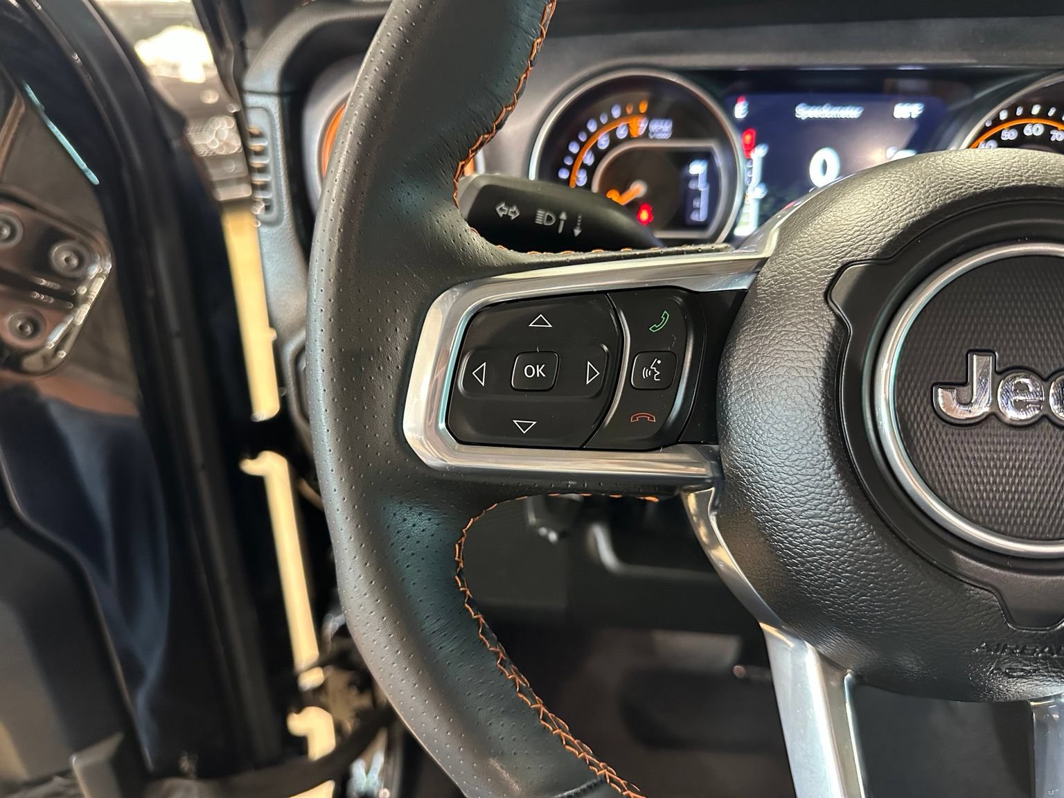 Used 2023 Jeep Gladiator Mojave w/ LED Lighting Group AWD/4WD image 16