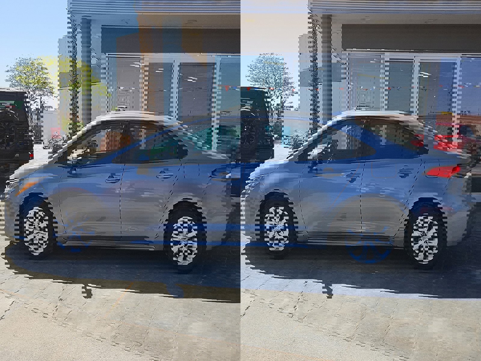 Used 2023 Toyota Corolla LE image 3