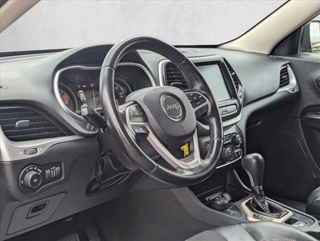 Used 2017 Jeep Cherokee Trailhawk image 10