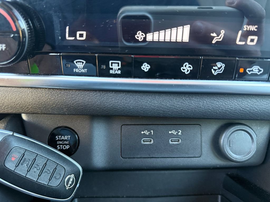 Used 2024 Nissan Rogue SV image 30