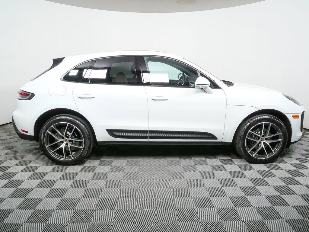 Certified 2026 Porsche Macan AWD/4WD image 28