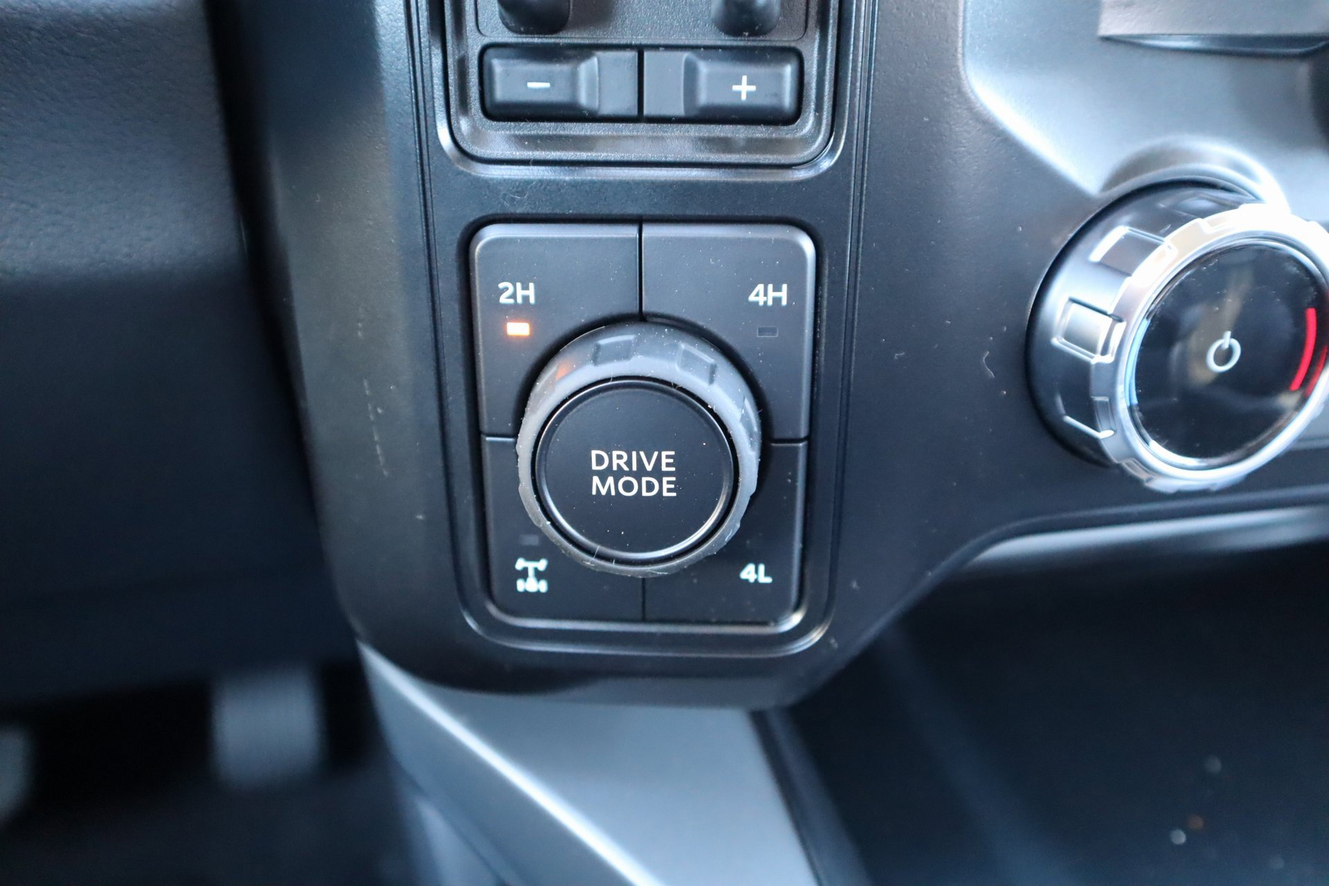 New 2026 Ford F350 Lariat w/ Black Appearance Package image 9