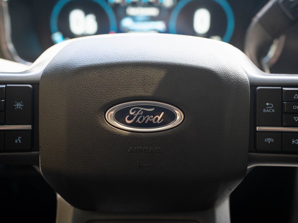 Used 2022 Ford F150 Lariat w/ Trailer Tow Package image 24