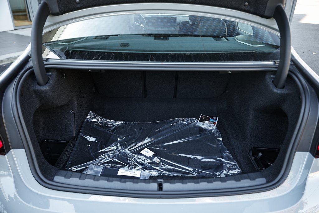 New 2026 BMW 330i Sedan w/ M Sport Package image 30