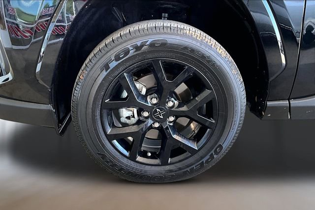 Used 2025 Toyota RAV4 LE AWD/4WD image 28