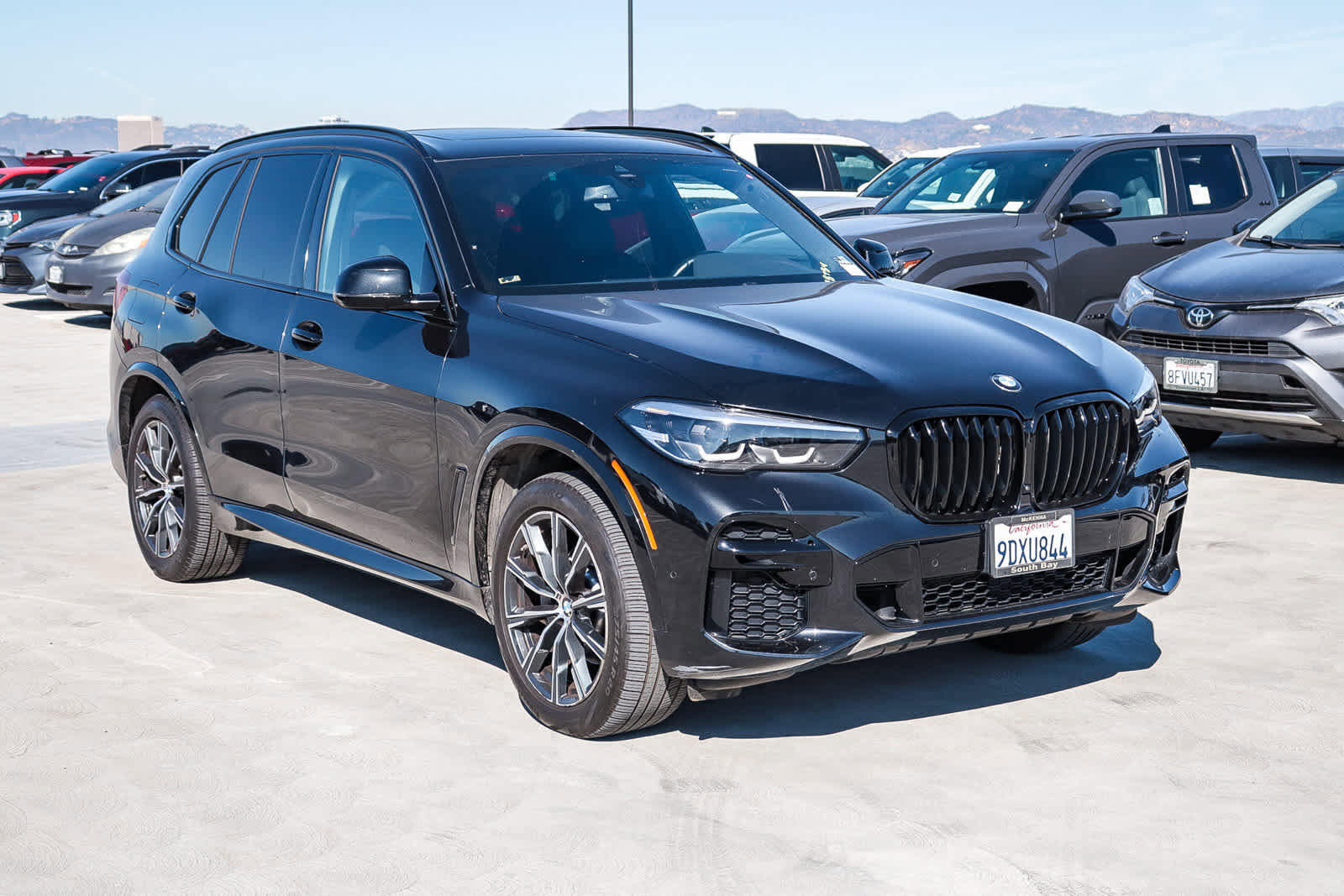 Used 2023 BMW X5 xDrive40i w/ M Sport Package AWD/4WD image 3