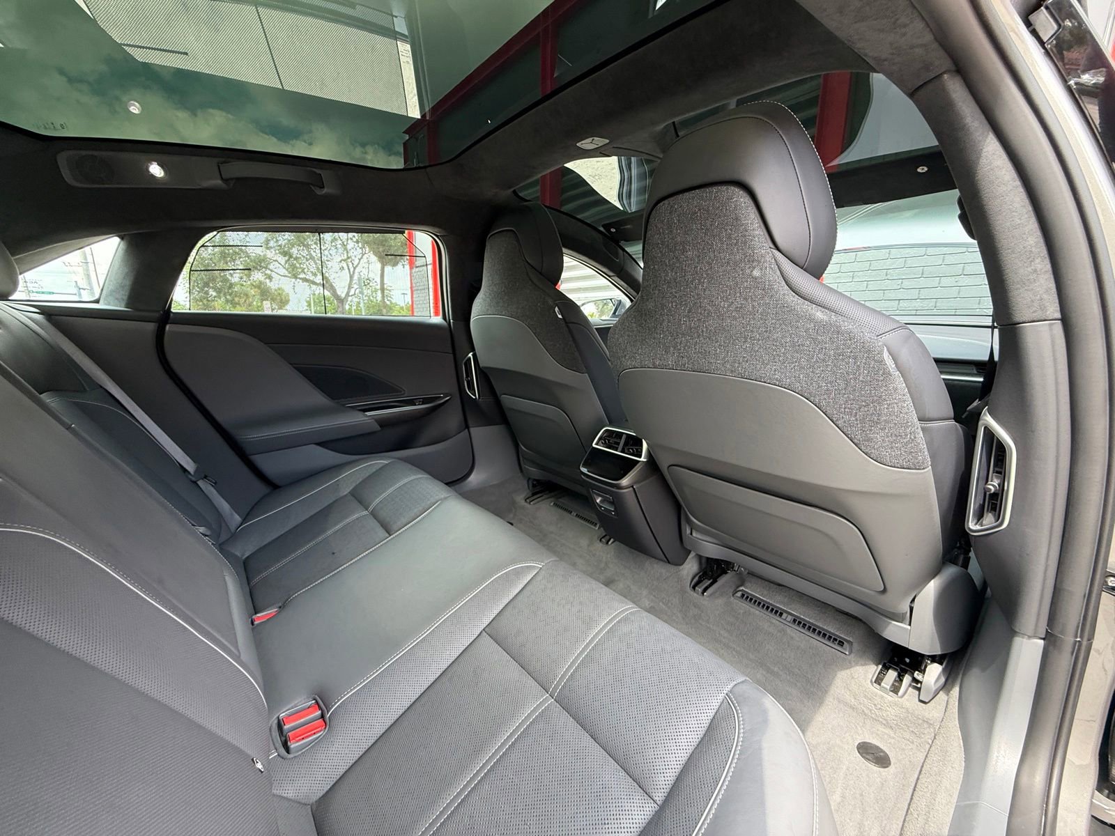Used 2023 Lucid Air Touring AWD/4WD image 23