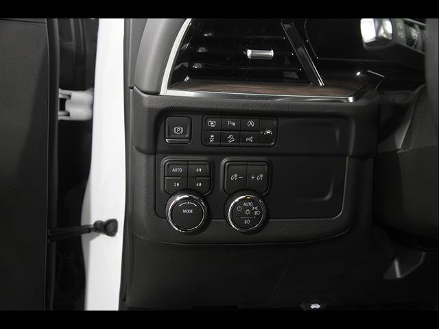 Used 2026 Chevrolet Suburban Z71 w/ Comfort Package AWD/4WD image 6