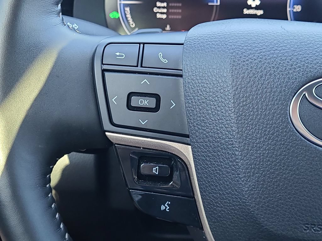 Certified 2025 Toyota Crown Signia AWD/4WD image 20